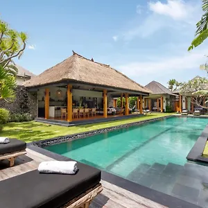 Wolfe By Finder Villa Seminyak (Bali)